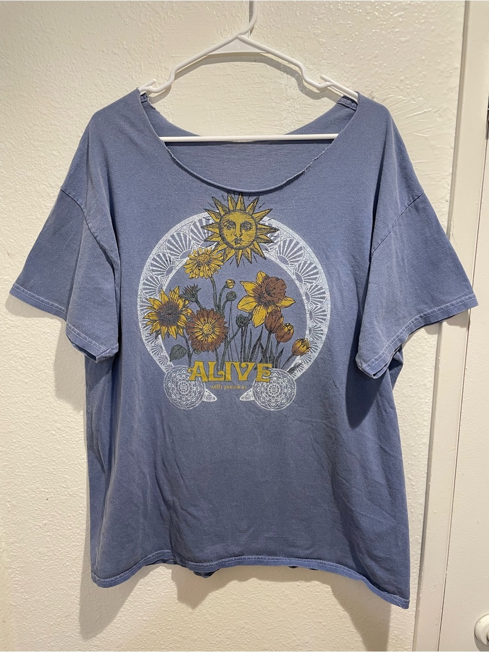 ☀️ Urban Outfitters ALIVE Graphic Tee | Custom Raw Hem Scoop Neck L 🌻